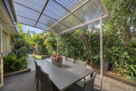 Photo of property in 3 Marbella Drive, Massey, Auckland, 0614