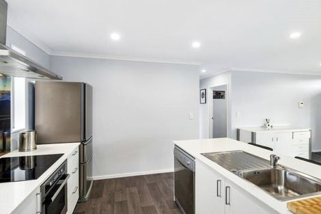 Photo of property in 58 Exeter Crescent, Takaro, Palmerston North, 4412