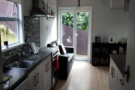 Photo of property in 5 Innes Way, Newlands, Wellington, 6037