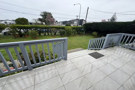 Photo of property in 75 Gloria Avenue, Te Atatu Peninsula, Auckland, 0610