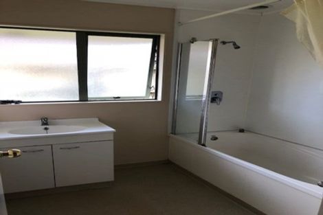 Photo of property in 172 Bruce Mclaren Road, Henderson, Auckland, 0612
