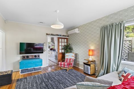 Photo of property in 23 Rua Street, Lyall Bay, Wellington, 6022