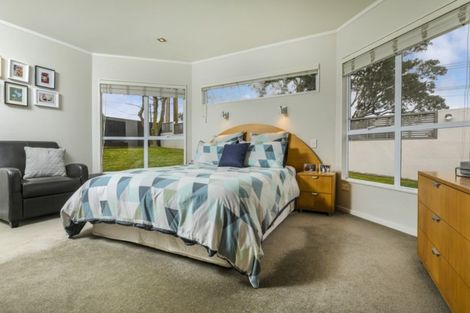 Photo of property in 6a Handley Avenue, Narrow Neck, Auckland, 0624