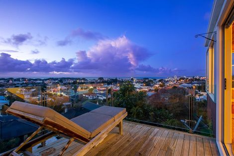 Photo of property in 156 Vivian Street, New Plymouth, 4310