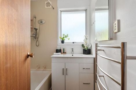 Photo of property in 4a Lavery Place, Sunnynook, Auckland, 0632