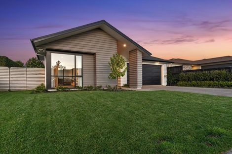 Photo of property in 33 Pohutukawa Parade, Riverhead, 0820