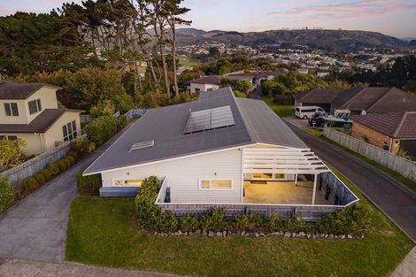 Photo of property in 21 Tasman Close, Aotea, Porirua, 5024