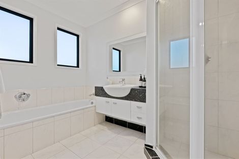 Photo of property in 14 San Martin Place, Goodwood Heights, Auckland, 2105