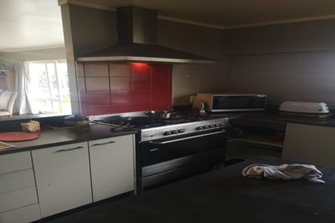 Photo of property in 1 Hill Crescent, Papakura, 2110