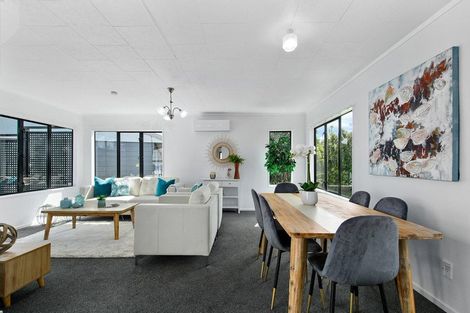 Photo of property in 39 Meadowvale Rise, Titirangi, Auckland, 0604