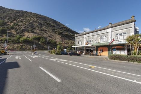 Photo of property in 1 Wellington Road, Paekakariki, 5034