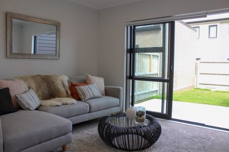 Photo of property in 9 Pepene Avenue, Takanini, 2112