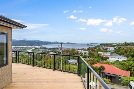 Photo of property in 14 Poto Road, Normandale, Lower Hutt, 5010
