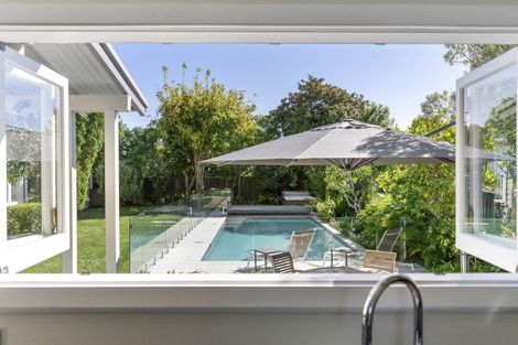 Photo of property in 42 Norwood Road, Bayswater, Auckland, 0622