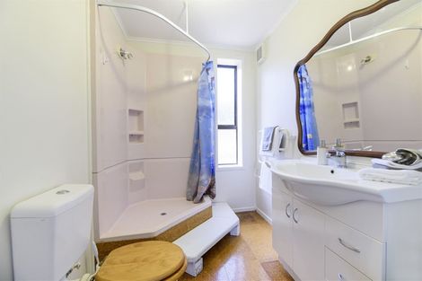 Photo of property in 1 Kallista Place, Browns Bay, Auckland, 0630