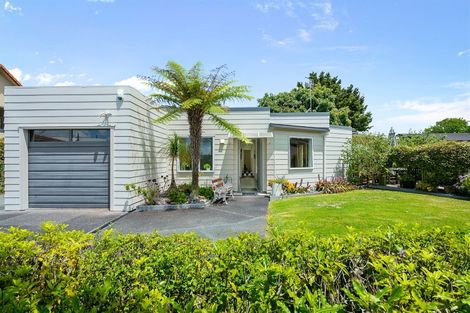 Photo of property in 11 Fathom Place, Te Atatu Peninsula, Auckland, 0610