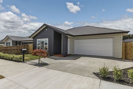 Photo of property in 13 Vinistra Road, Kumeu, 0810