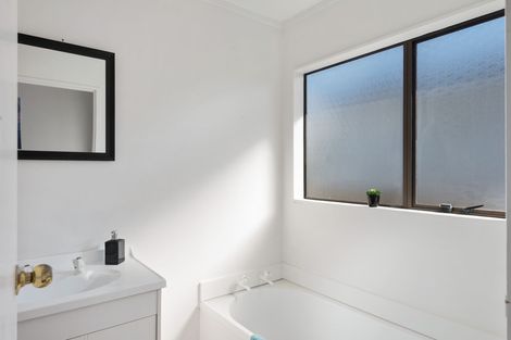 Photo of property in 3/41 Nikau Street, New Lynn, Auckland, 0600