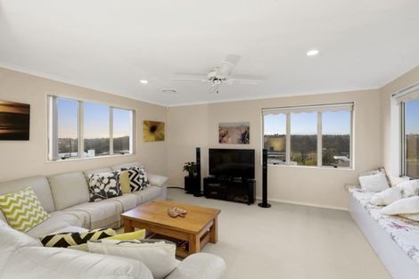 Photo of property in 3 Rangi Avenue, Schnapper Rock, Auckland, 0632