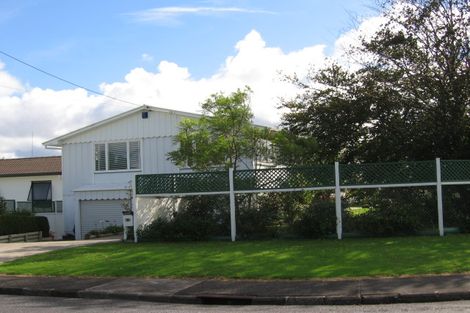 Photo of property in 2 Graham Avenue, Te Atatu Peninsula, Auckland, 0610