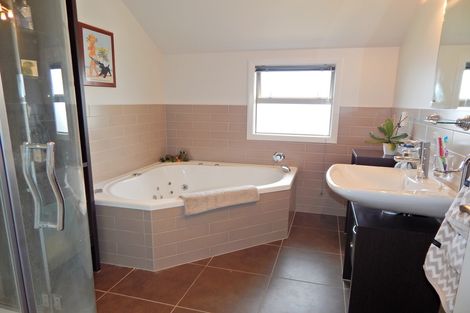 Photo of property in 9 Ranui Avenue, Kerikeri, 0230