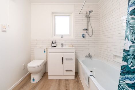 Photo of property in 113 Queens Drive, Lyall Bay, Wellington, 6022