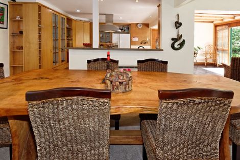 Photo of property in 31 Napuka Road, Henderson Valley, Auckland, 0612