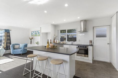 Photo of property in 1/39 Riverton Drive, Randwick Park, Auckland, 2105