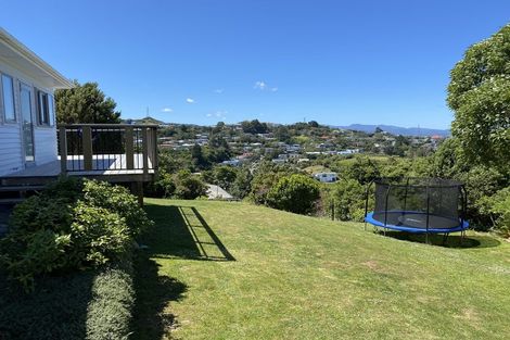 Photo of property in 86 Ruskin Road, Newlands, Wellington, 6037