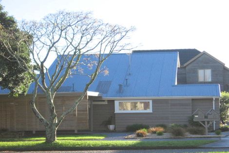 Photo of property in 2/195 Fisher Parade, Farm Cove, Auckland, 2012