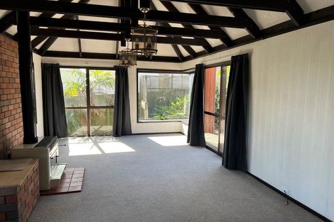 Photo of property in 1/268 Forrest Hill Road, Forrest Hill, Auckland, 0620