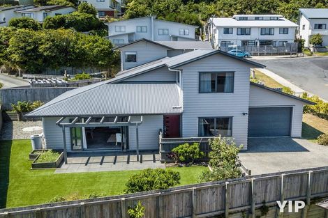 Photo of property in 4 Cresswell Place, Johnsonville, Wellington, 6037
