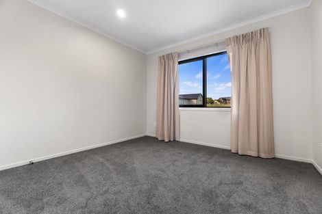 Photo of property in 27 Kakariki Lane, Rototuna North, 3210