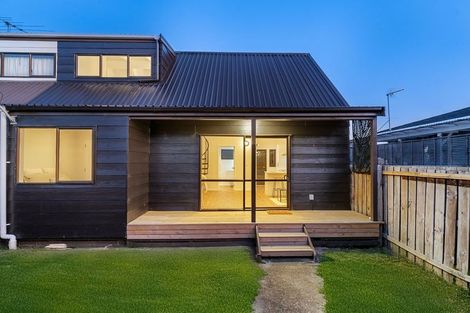 Photo of property in 2/24 Great South Road, Papakura, 2110