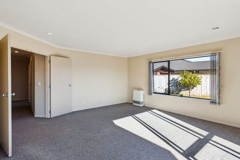 Photo of property in 32 Monarch Place, Paraparaumu Beach, Paraparaumu, 5032