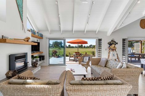 Photo of property in 132 Kiwi Road, Whangamata, 3620