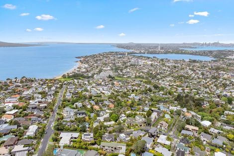 Photo of property in 7 Parr Terrace, Castor Bay, Auckland, 0620