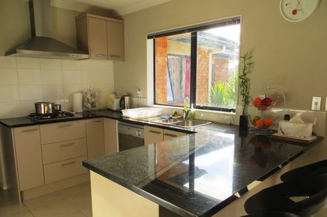 Photo of property in 28 Donegal Park Drive, Flat Bush, Auckland, 2019