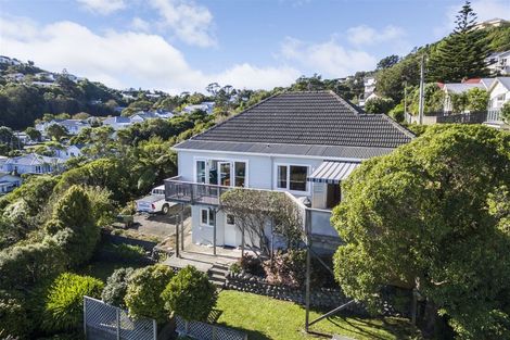 Photo of property in 9 Shortland Street, Khandallah, Wellington, 6035