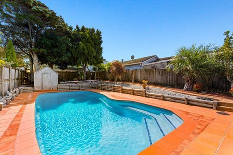 Photo of property in 11 Katui Street, Castor Bay, Auckland, 0620