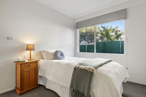 Photo of property in 33 Eversleigh Road, Belmont, Auckland, 0622