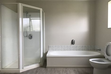Photo of property in 13 Camelot Place, Glenfield, Auckland, 0629