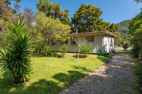 Photo of property in 50 Totara Avenue, Collingwood, 7073