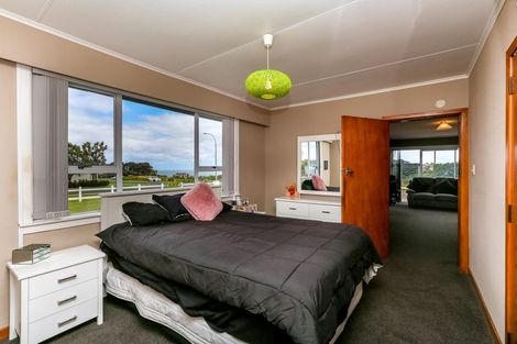 Photo of property in 20 Mace Terrace, Oakura, 4314
