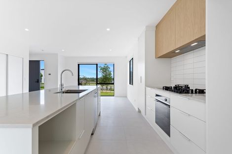 Photo of property in 29 Parkmore Drive, Rosehill, 2113