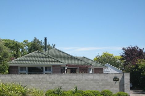 Photo of property in 18 Masham Road, Broomfield, Christchurch, 8042