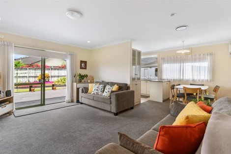 Photo of property in 3 Glenhaven Place, Te Atatu Peninsula, Auckland, 0610