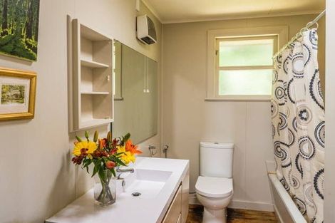 Photo of property in 22 Kiriwai Road, Paremata, Porirua, 5024