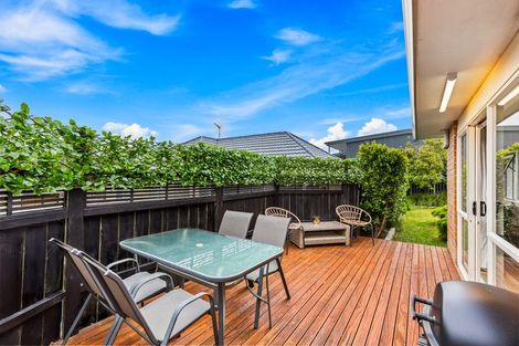 Photo of property in 2/8 Crewe Close, Albany, Auckland, 0632