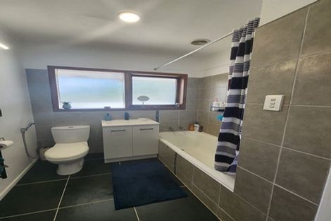 Photo of property in 92 Ruskin Road, Newlands, Wellington, 6037